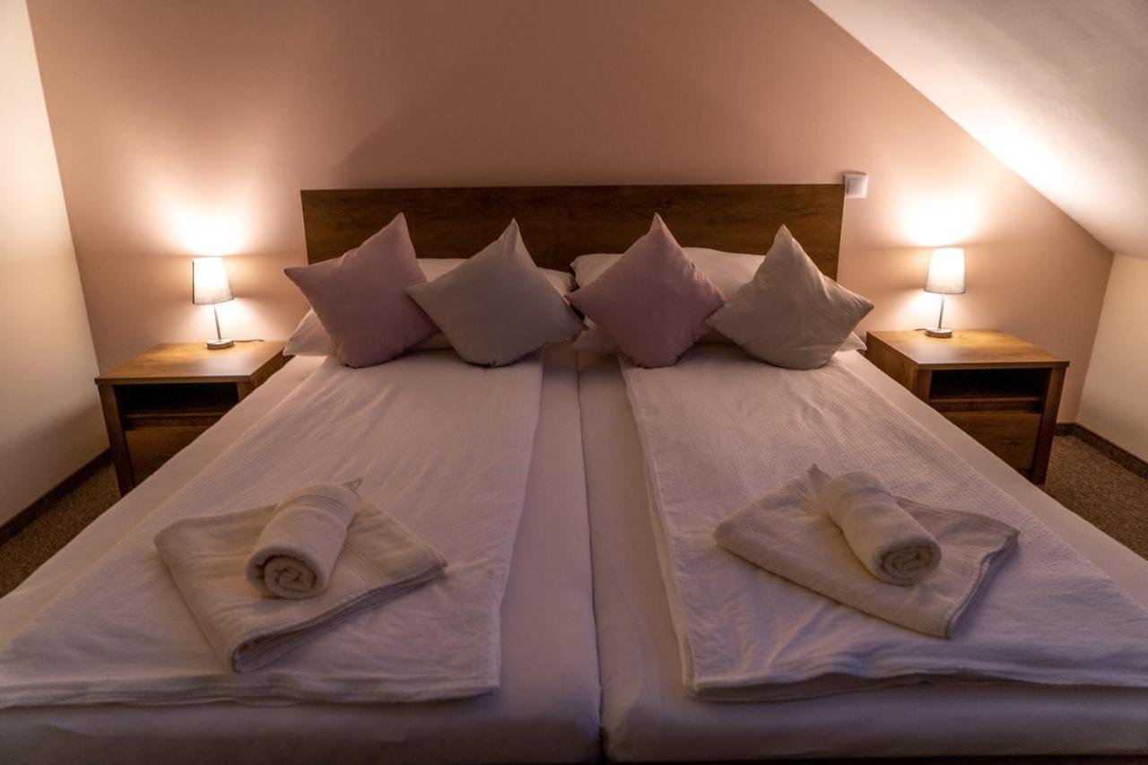 Bed and Breakfast Rozsa Etterem & Panzio Pětikostelí Exteriér fotografie